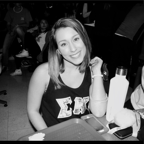 Meet your Posher, Zoey - Picture 3 of 8